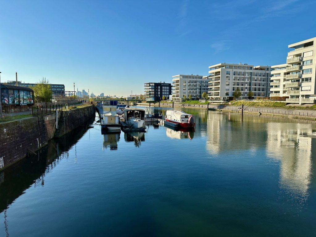 ein Konstrukteur auf dem Fluss
